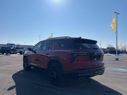 Radiant Red Tintcoat 2024 Chevrolet Traverse RS