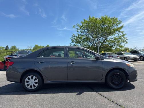 Magnetic Gray Metallic 2009 Toyota Corolla LE