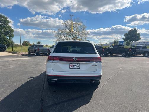 2025 Volkswagen Atlas 2.0T SE w/Technology 4MOTION