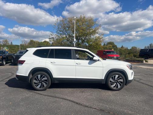 2025 Volkswagen Atlas 2.0T SE w/Technology 4MOTION