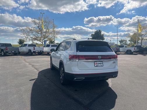 2025 Volkswagen Atlas 2.0T SE w/Technology 4MOTION