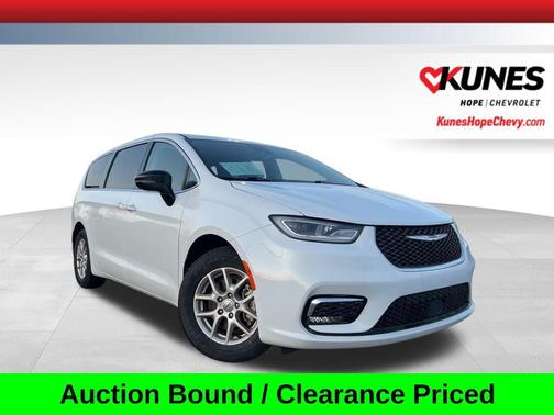 Bright White Clearcoat 2024 Chrysler Pacifica Touring L