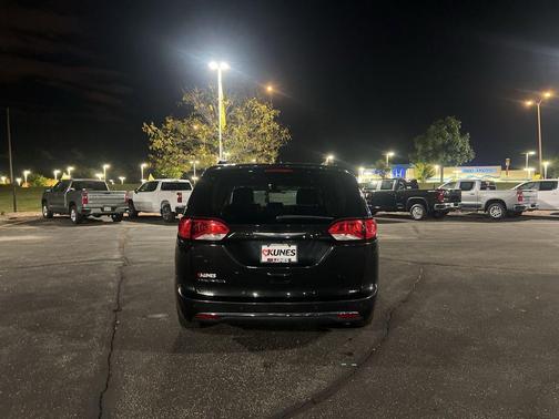 2018 Chrysler Pacifica Touring-L