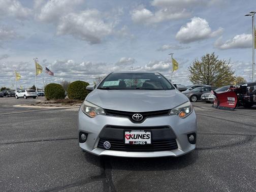 Classic Silver Metallic 2014 Toyota Corolla LE