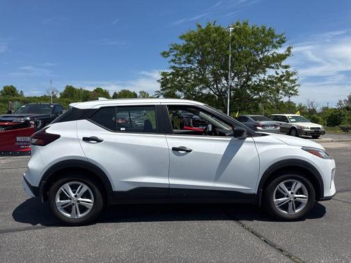 Fresh Powder 2025 Nissan Kicks S