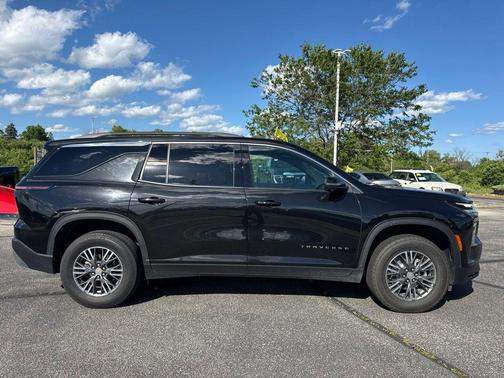 Mosaic Black Metallic 2024 Chevrolet Traverse LT