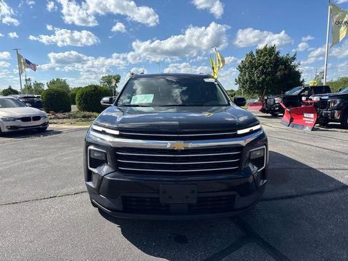 Mosaic Black Metallic 2024 Chevrolet Traverse LT