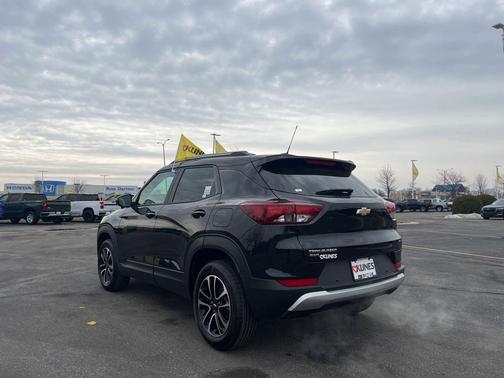 Mosaic Black Metallic 2026 Chevrolet Trailblazer LT