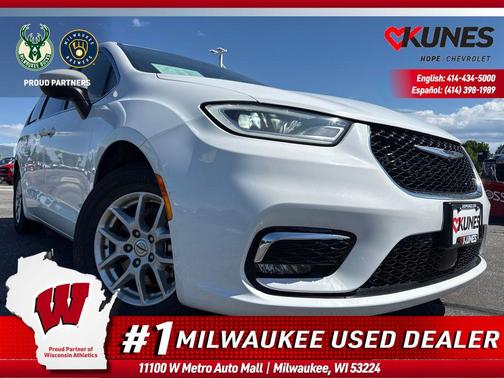 Bright White Clearcoat 2023 Chrysler Pacifica Touring L