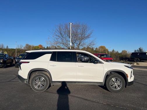 2024 Chevrolet Traverse LT
