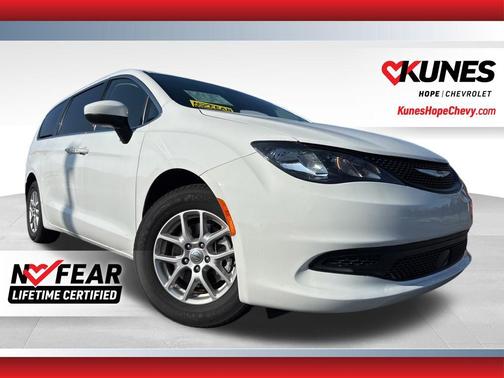 Bright White Clearcoat 2023 Chrysler Voyager LX