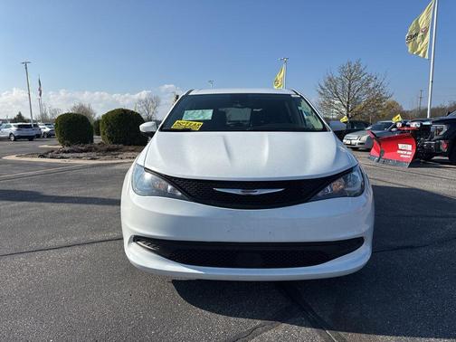 Bright White Clearcoat 2023 Chrysler Voyager LX