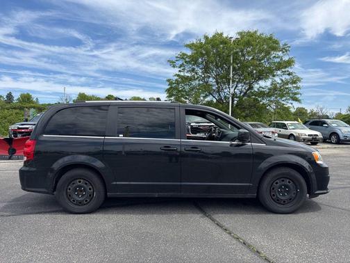 Black Onyx Crystal Pearlcoat 2020 Dodge Grand Caravan SXT