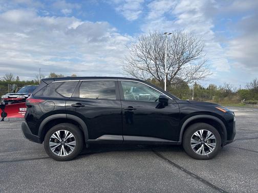 Super Black 2023 Nissan Rogue SV