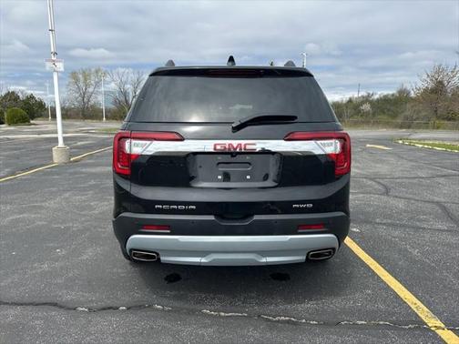 2023 GMC Acadia AWD SLT