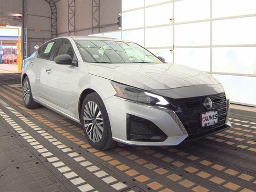 Brilliant Silver Metallic 2024 Nissan Altima 2.5 SV