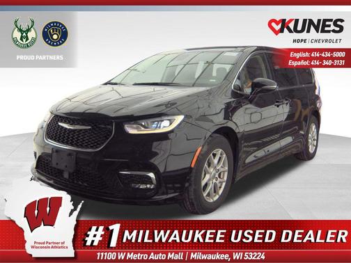 Diamond Black Crystal Pearlcoat 2024 Chrysler Pacifica Touring L