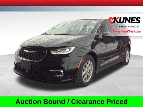 Diamond Black Crystal Pearlcoat 2024 Chrysler Pacifica Touring L