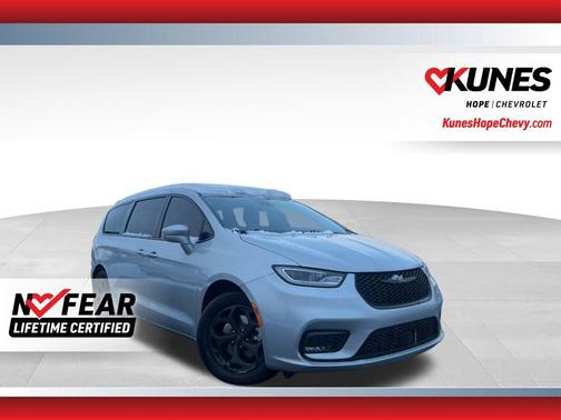 2022 Chrysler Pacifica Hybrid Touring L