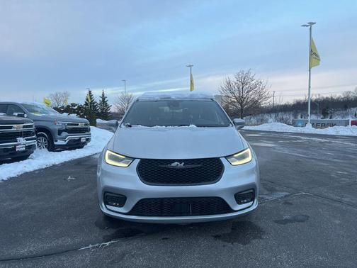 2022 Chrysler Pacifica Hybrid Touring L