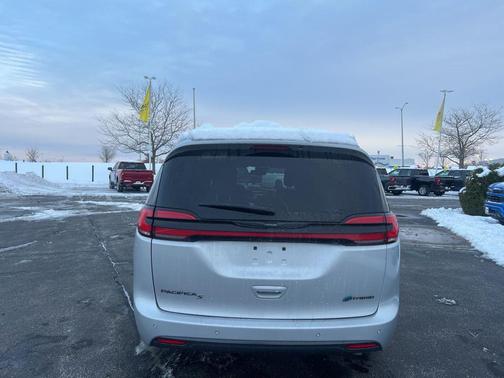 2022 Chrysler Pacifica Hybrid Touring L