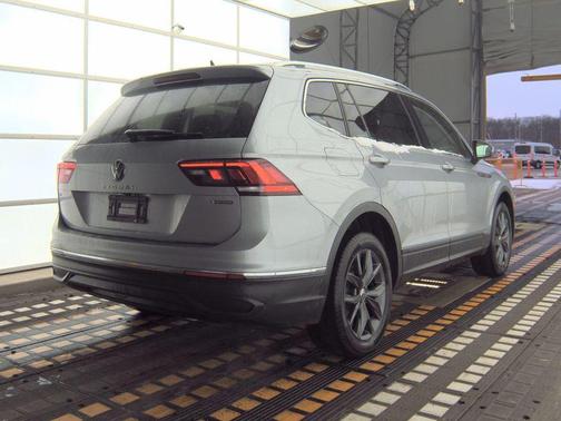 Pyrite Silver Metallic 2023 Volkswagen Tiguan 2.0T SE 4MOTION