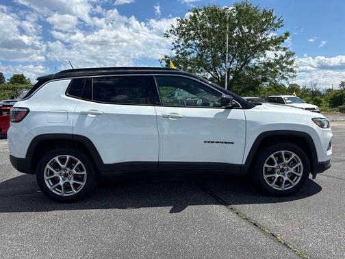 Bright White Clearcoat 2025 Jeep Compass Limited