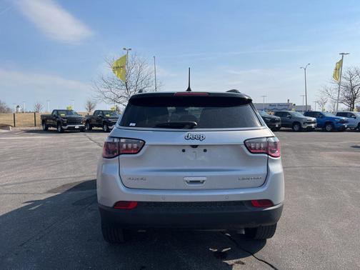 Silver Zynith Metallic Clearcoat 2025 Jeep Compass Limited