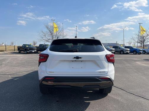 Summit White 2024 Chevrolet Trax FWD ACTIV