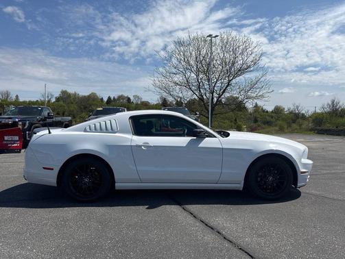 OXFORD WHITE 2014 Ford Mustang V6