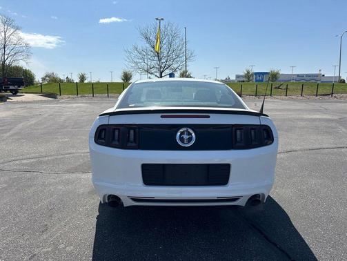 OXFORD WHITE 2014 Ford Mustang V6