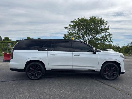 Crystal White Tricoat 2022 Cadillac Escalade ESV Sport Platinum