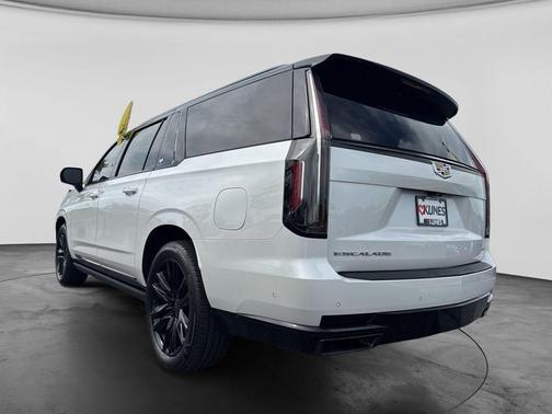 Crystal White Tricoat 2022 Cadillac Escalade ESV Sport Platinum