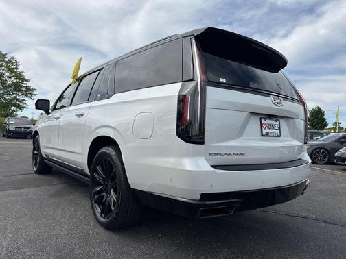Crystal White Tricoat 2022 Cadillac Escalade ESV Sport Platinum