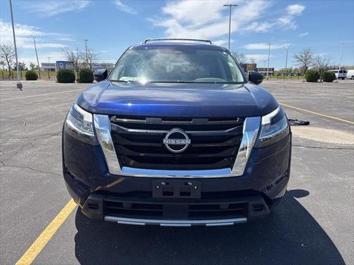 2023 Nissan Pathfinder SL 4WD