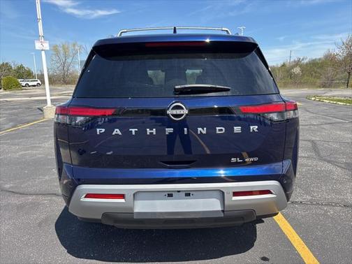 2023 Nissan Pathfinder SL 4WD
