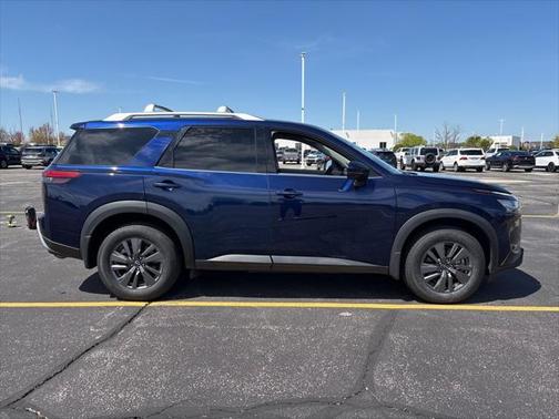 2023 Nissan Pathfinder SL 4WD