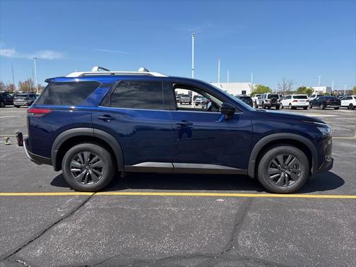 2023 Nissan Pathfinder SL 4WD