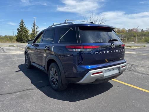 2023 Nissan Pathfinder SL 4WD