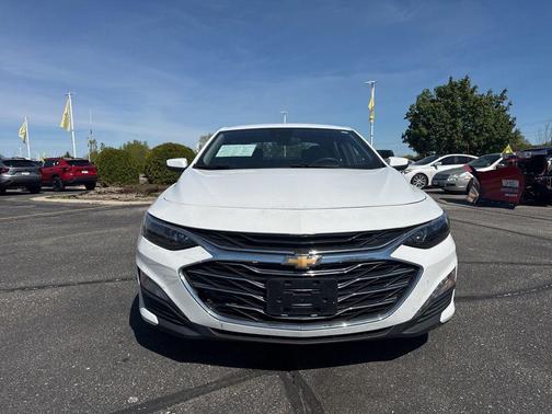 Summit White 2024 Chevrolet Malibu FWD 1LT