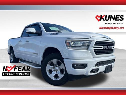 Bright White Clearcoat 2019 RAM 1500 Big Horn