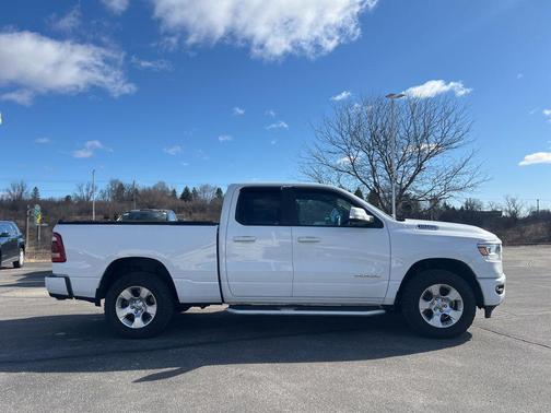 Bright White Clearcoat 2019 RAM 1500 Big Horn
