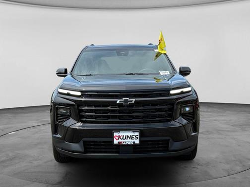 Mosaic Black Metallic 2026 Chevrolet Traverse LT