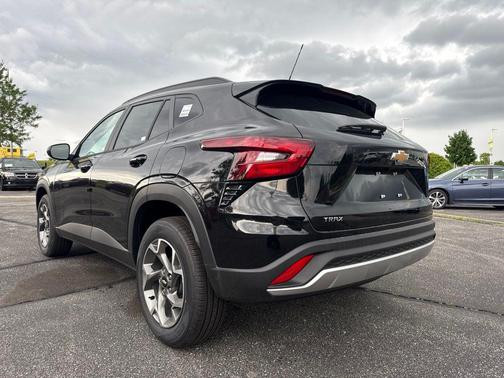 Mosaic Black Metallic 2026 Chevrolet Trax LT