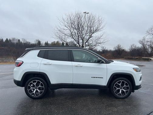 Bright White Clearcoat 2025 Jeep Compass Limited