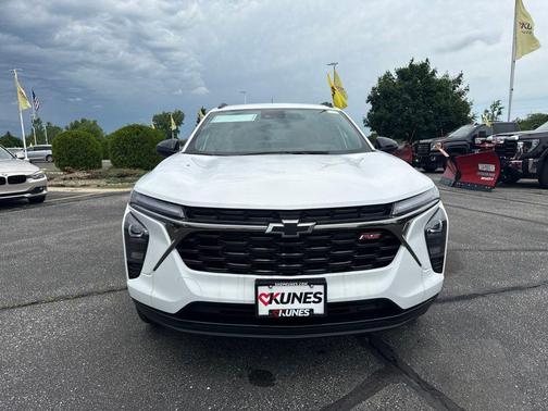 Summit White 2026 Chevrolet Trax FWD 2RS