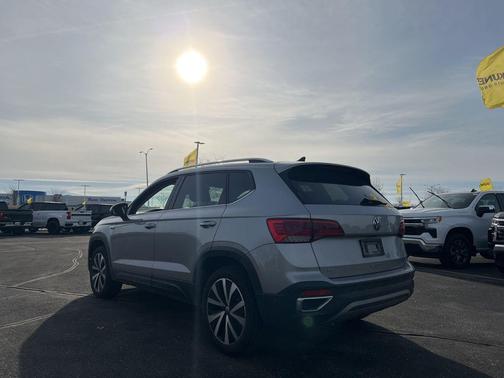 2024 Volkswagen Taos 1.5T SE
