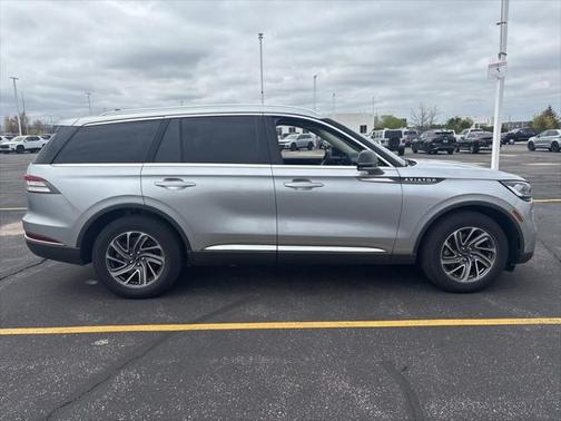 2022 Lincoln Aviator Standard AWD