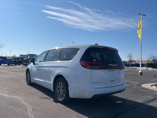 2024 Chrysler Pacifica Touring L