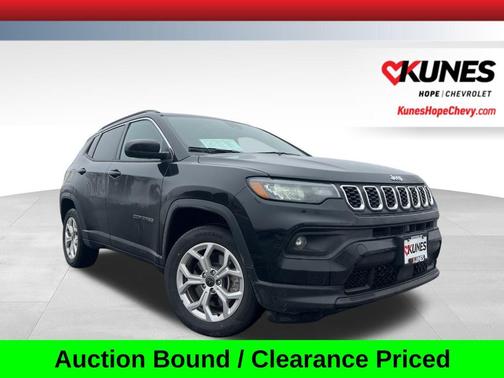 Diamond Black Crystal Pearlcoat 2025 Jeep Compass Latitude